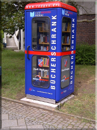 Bücherzelle am Puiseauxplatz