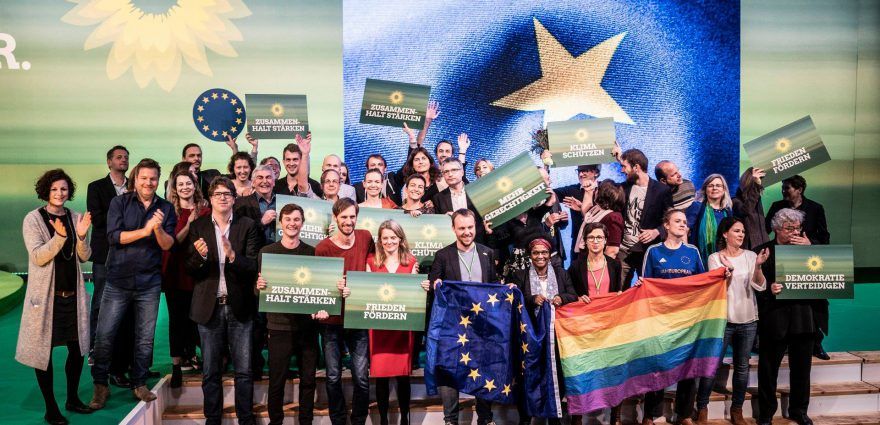 Grüne Kandidatinnen und Kandidaten zur Europawahl auf dem Parteitag in Leipzig 880x425