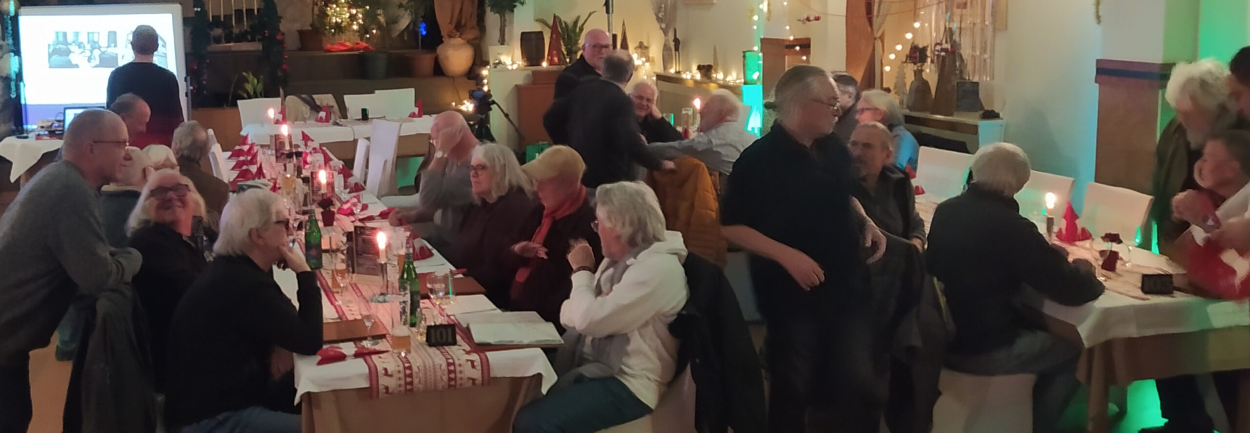 Intensive Gespräche vor und nach der Podiumsdiskussion