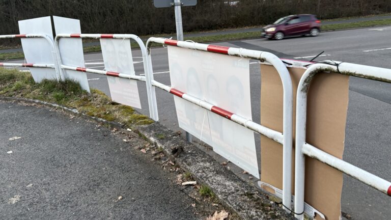 Die bessere Wahl: Papp-Plakate statt Plastik